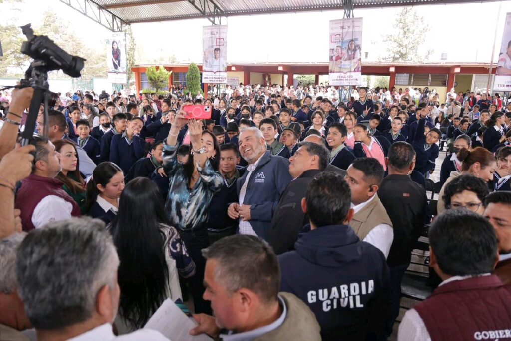 Ramírez Bedolla apoyos La Escuela es Nuestra