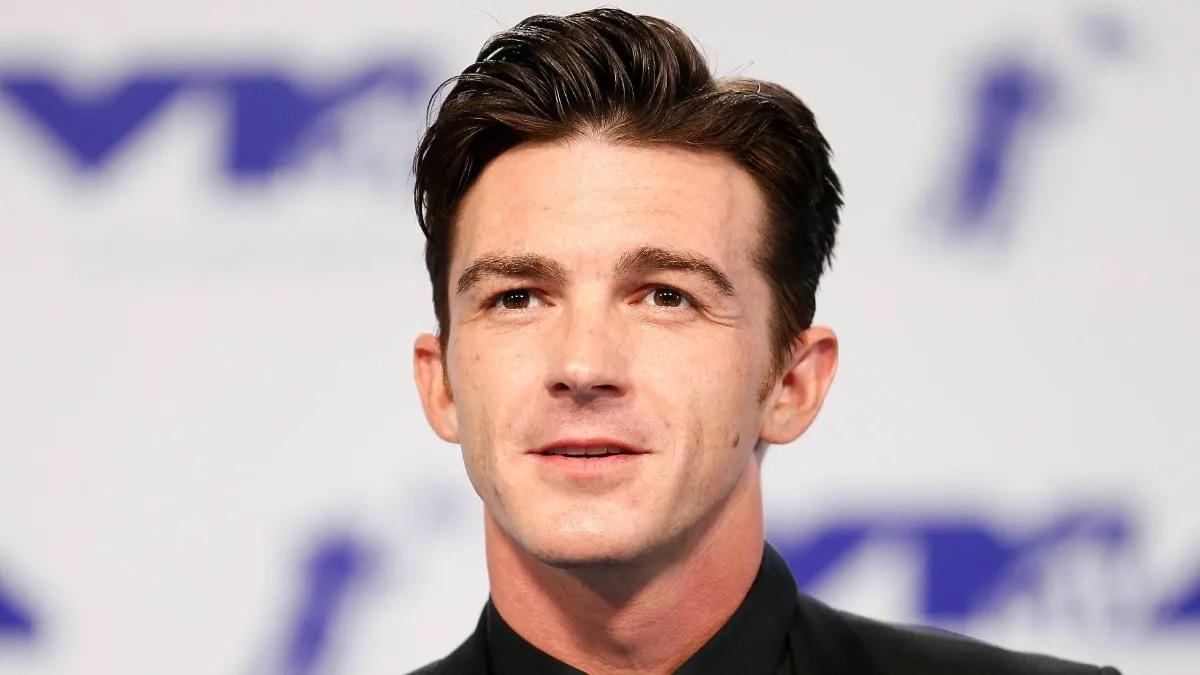 Responde Drake Bell a controversia por tema de drogas