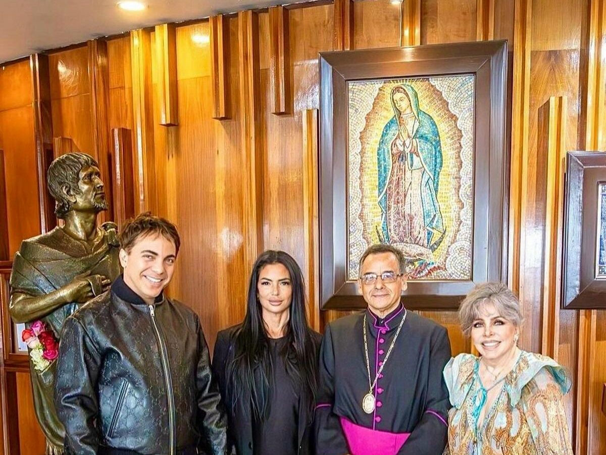Comparte Verónica Castro devoción por la Virgen de Guadalupe con su nuera