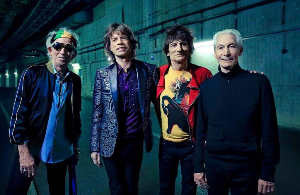 Abre concierto de The Rolling Stones Carín León- TRS