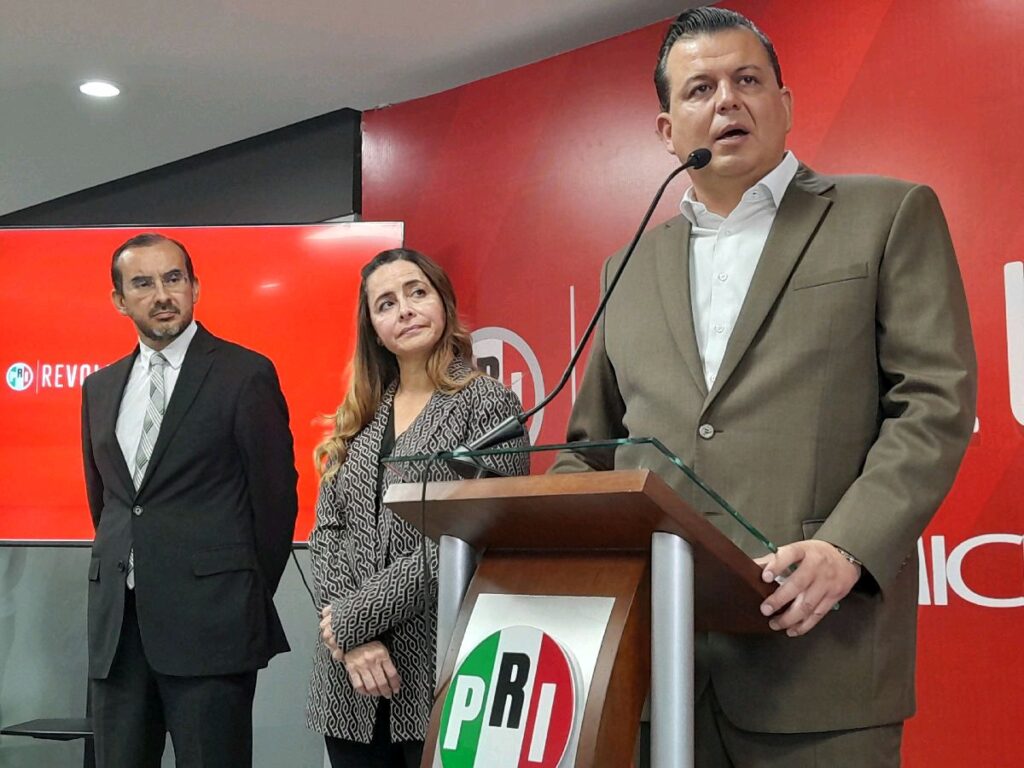 Al PRI no lo precionan los espacios señaló Memo Valencia