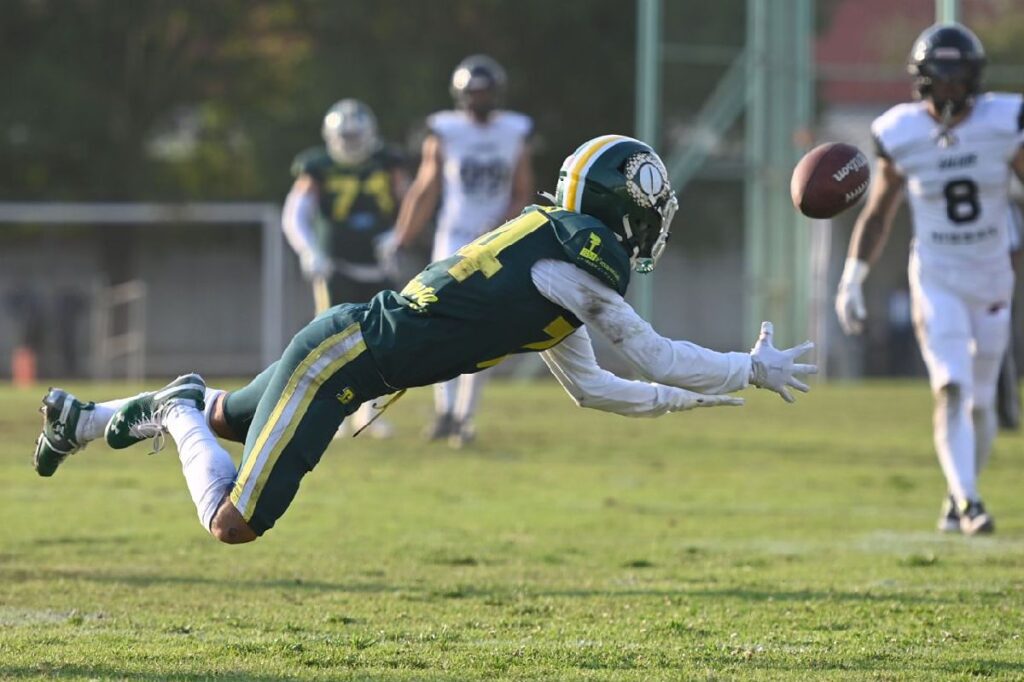 Alberto Villegas atrapó pase de su quarterback para victoria de Raptors