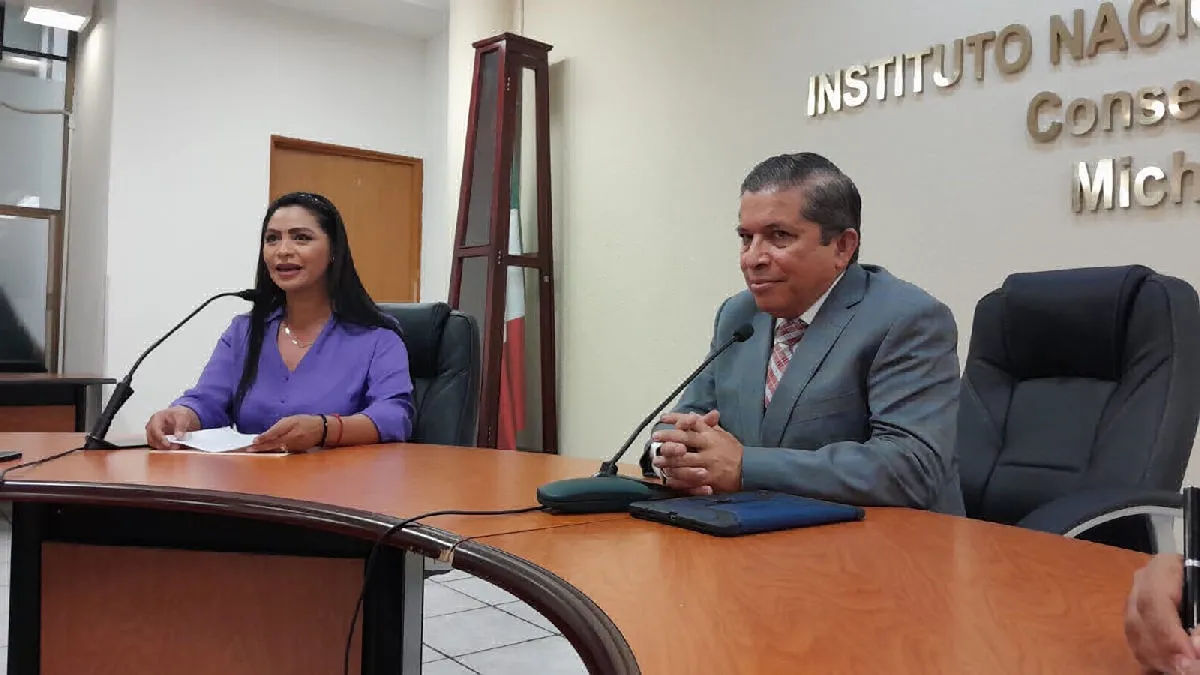 Araceli Saucedo llama al respeto entre candidatas