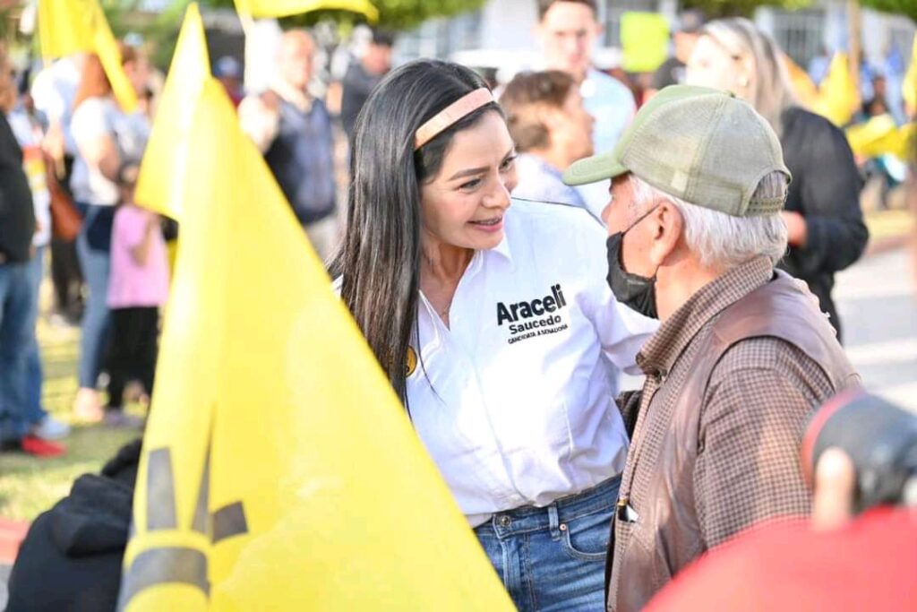 Araceli Saucedo por Zacapu candidata bandera