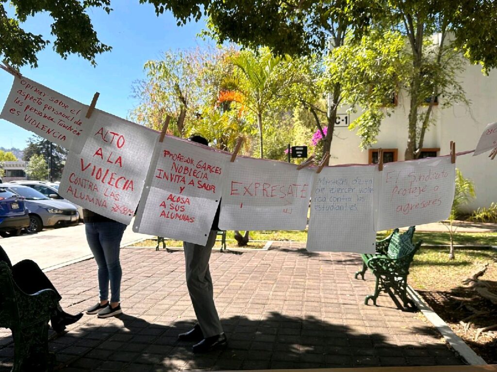 Colocan tendedero de denuncias de acoso en la Michoacana