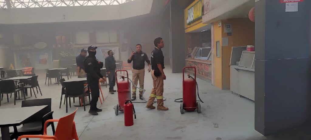 el incendio en Plaza Escala se registro en zona de comida