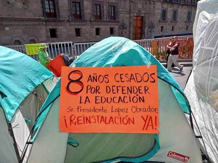 Exigen a AMLO reistalacion de docentes de la CNTE