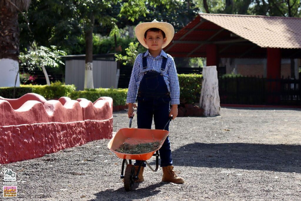 experiencia granjero en el Zoo de Morelia - carretilla