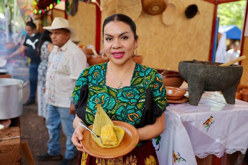 Expone concinera tradicional sus victorias gastronómicas