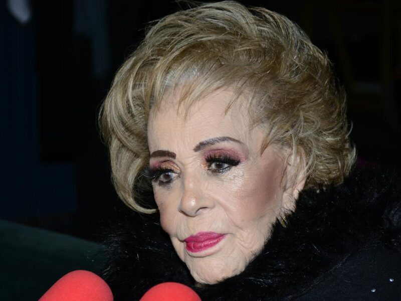 Familia de Silvia Pinal informa que la actriz continuará hospitalizada