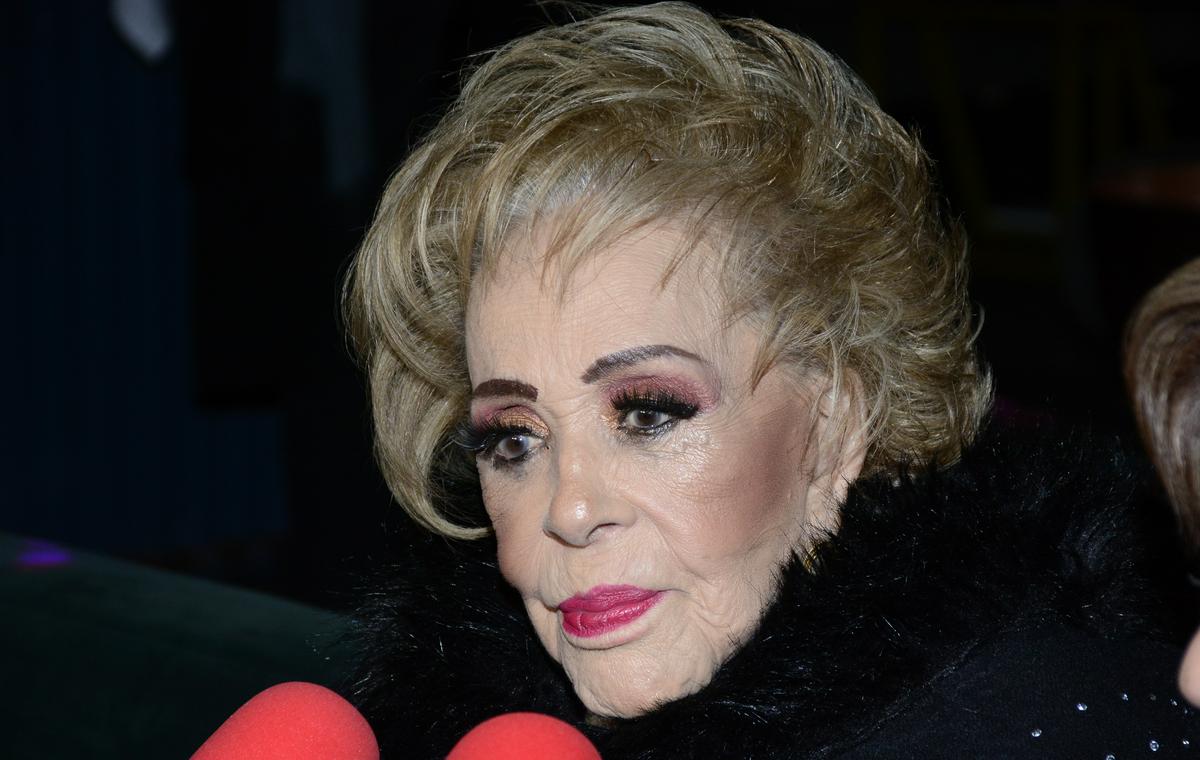 Familia de Silvia Pinal informa que la actriz continuará hospitalizada