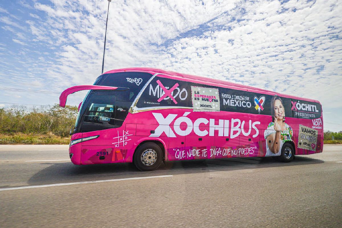 Inicia Xóchitl Gálvez campaña en el Xóchibus