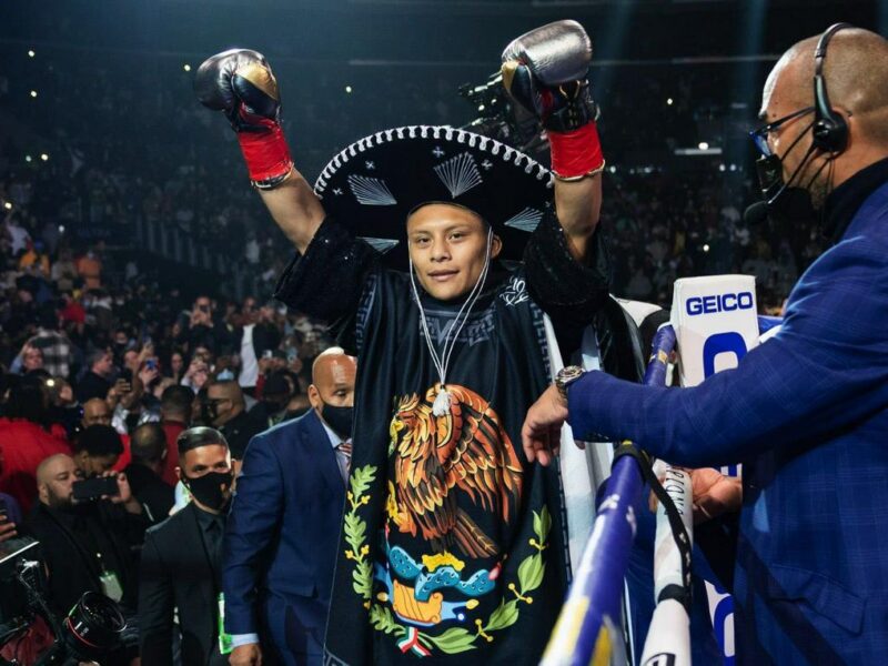 Issac Pitbull Cruz se convierte en campeón mundial de superligero