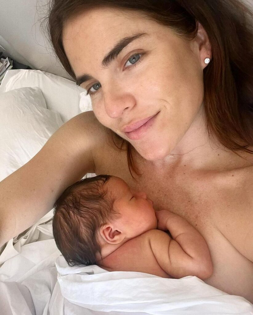 Karla Souza feliz con el nacimiento de su tercer hija