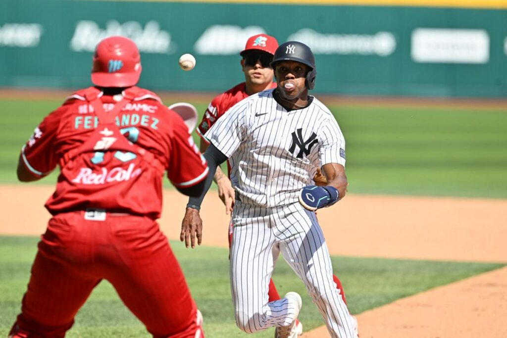 Los Diablos Rojos vencen a los Yankees de NY - jugada