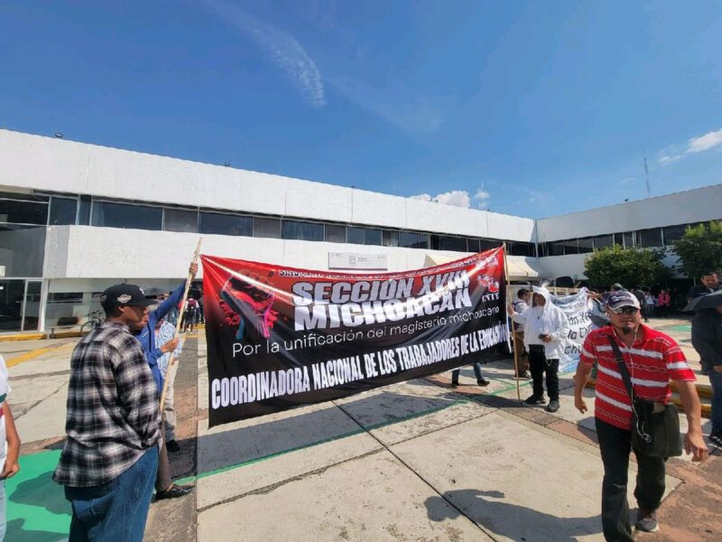 maestros de la CNTE Michoacán realizan manifestación en la SEE