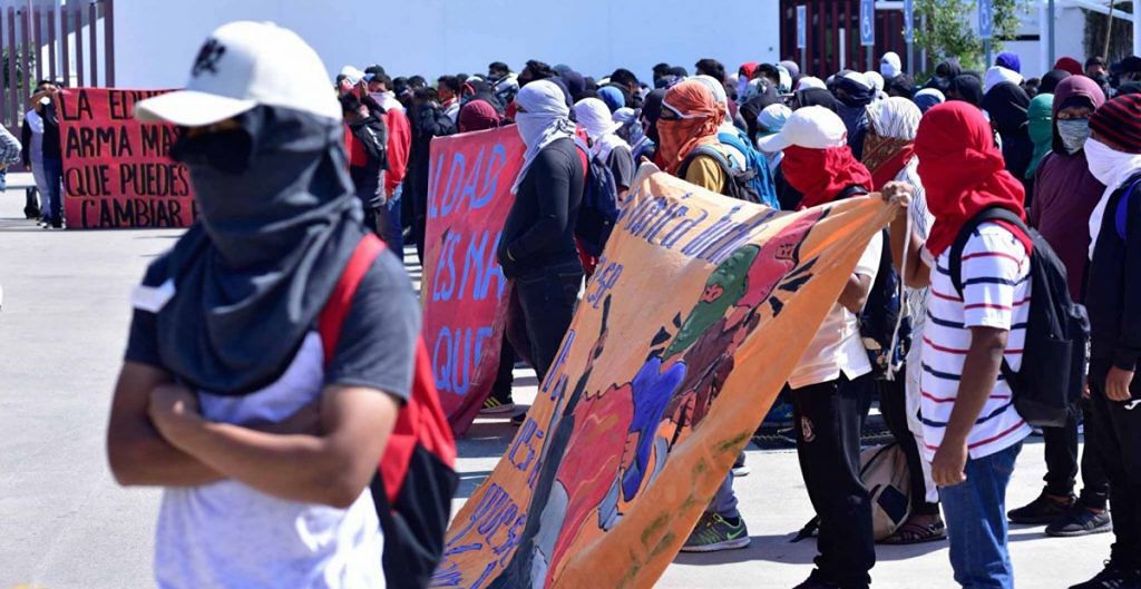 Marcha en Guerrero exige justicia para Ayotzinapa- normalistas