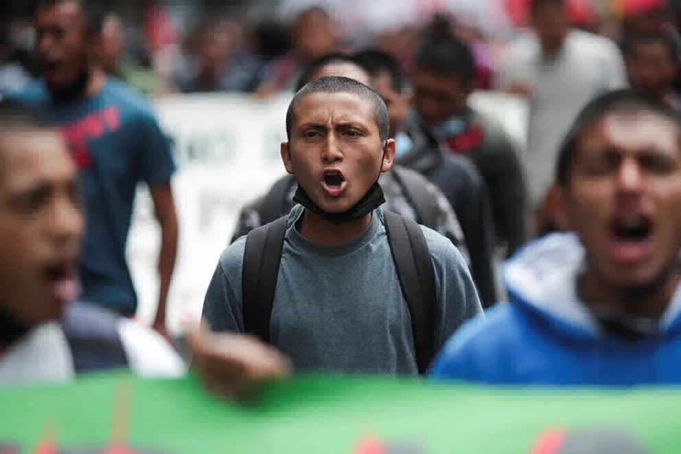 Marcha en Guerrero exige justicia para Ayotzinapa