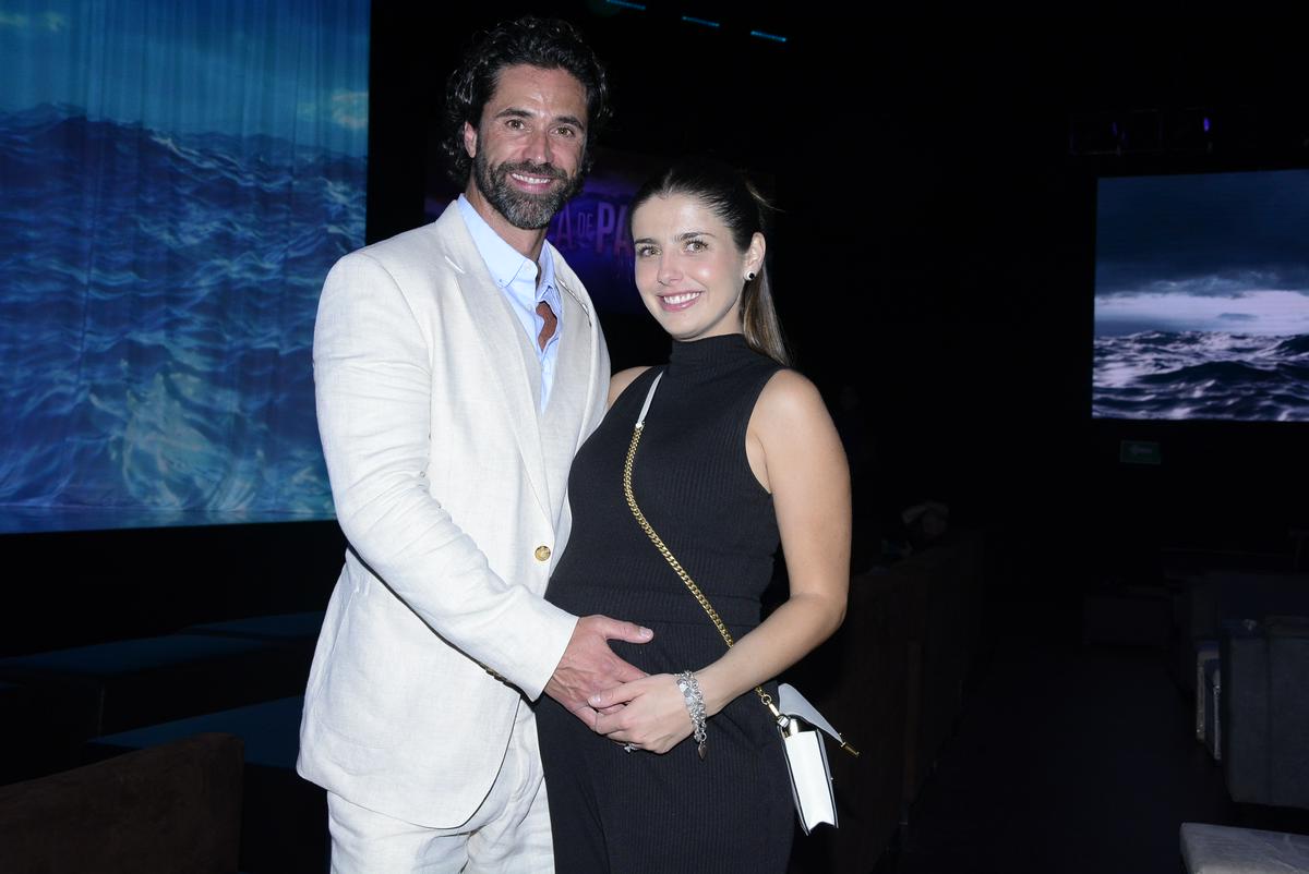 Michelle Renaud y Matías novoa celebran meses de embarazo