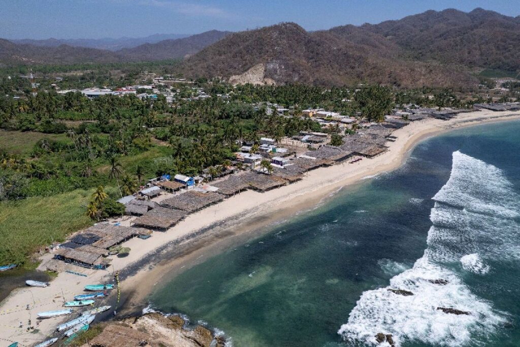 Playas de Michoacán a la espera de visitantes en Semana Santa