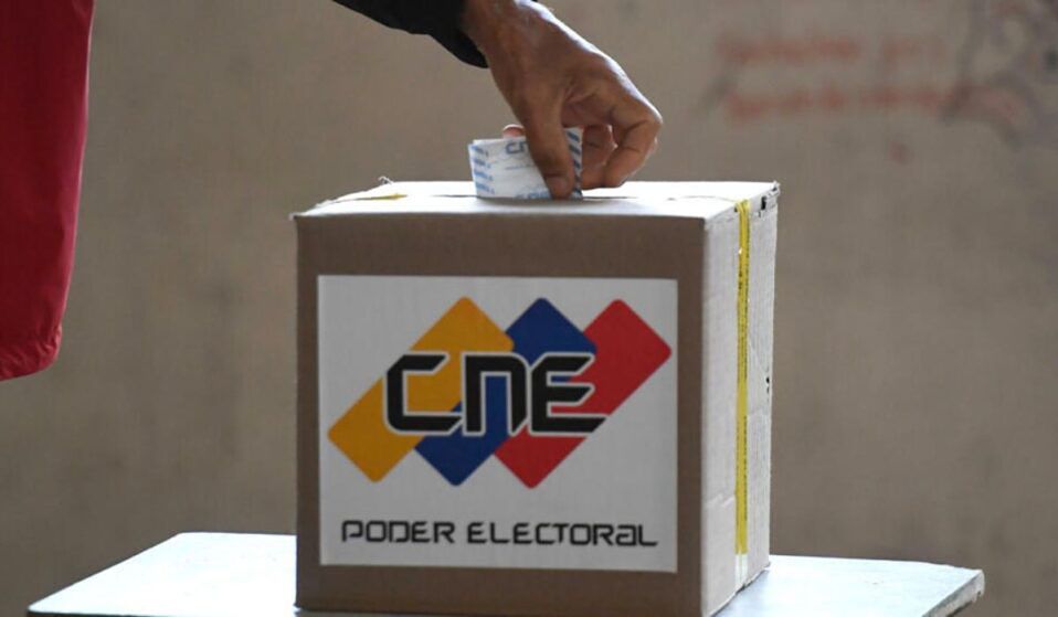 Preocupación por transparencia electoral en Venezuela - urna
