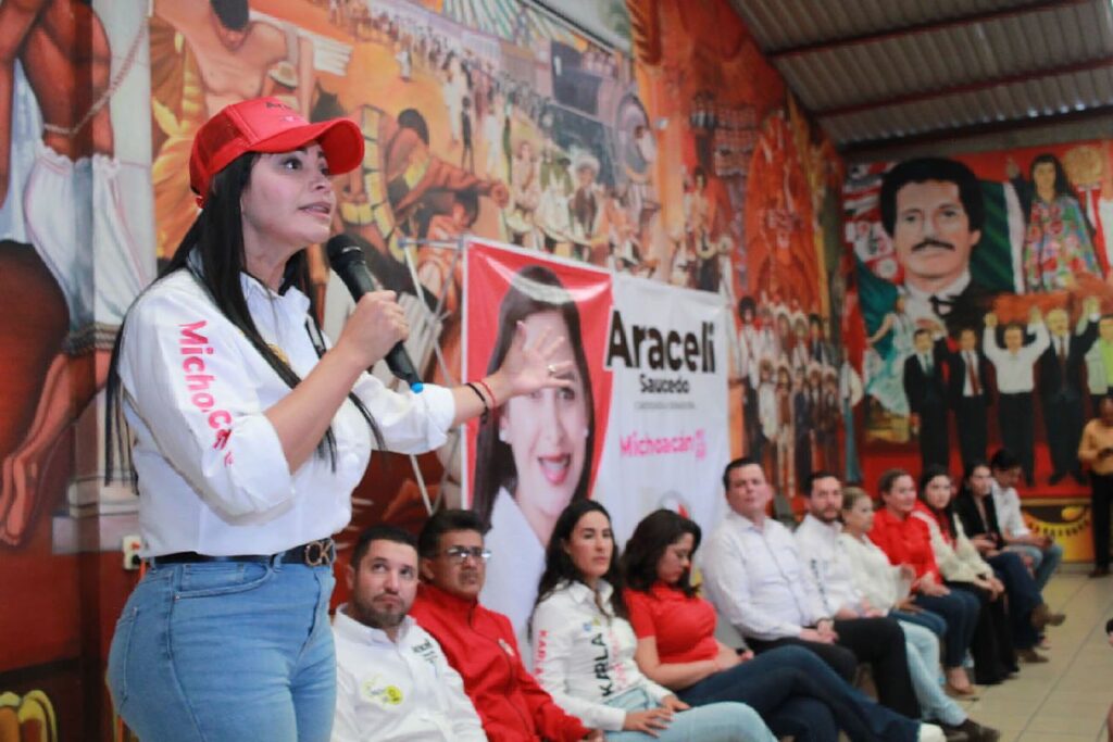 respaldan a Araceli Saucedo y por recursos federales para municipios
