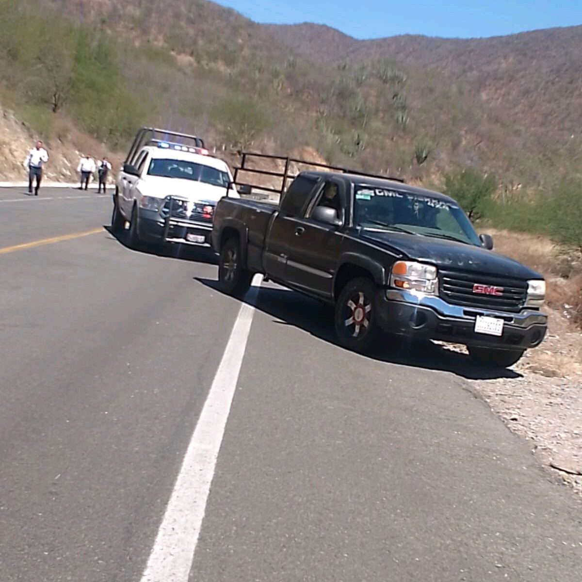Asalto a mano armada en autopista de Occidente: roban tres vehículos nuevos