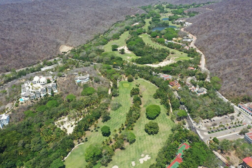 Salinas Pliego triunfa: obtiene suspensión para campo de Golf Huatulco