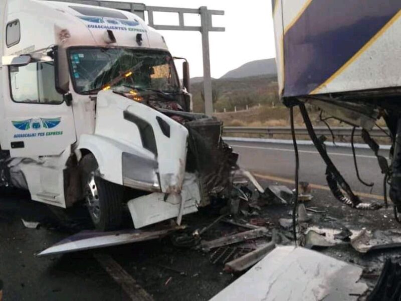 se registra accidente choque en autopista Siglo XXI