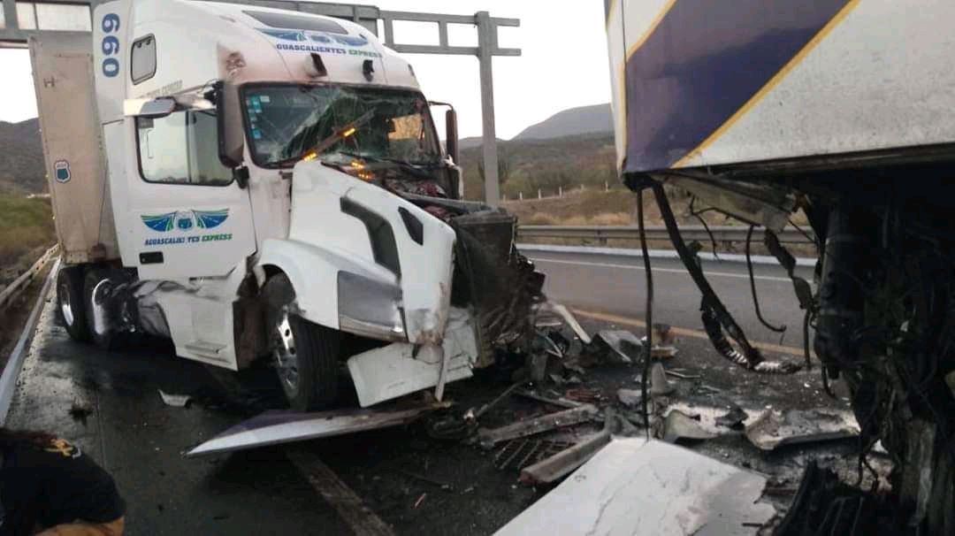 se registra accidente choque en autopista Siglo XXI