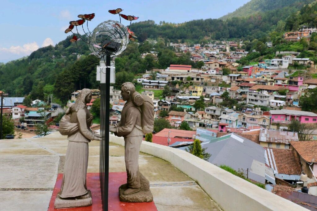 Semana Santa Mágica en Angangueo - monumento