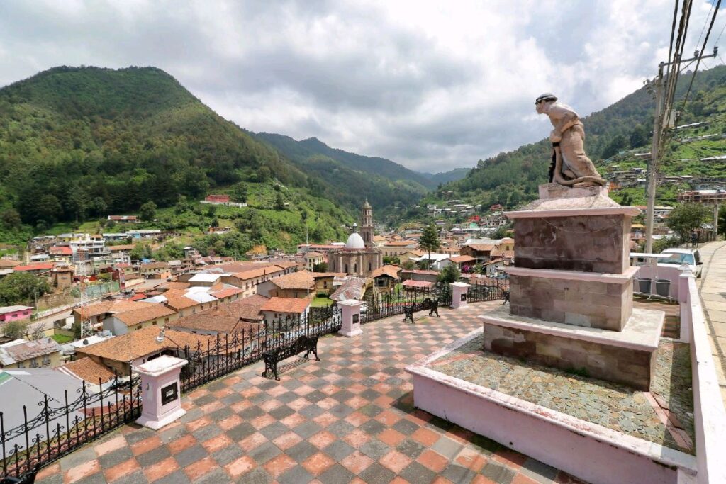 Semana Santa Mágica en Angangueo - panorámica