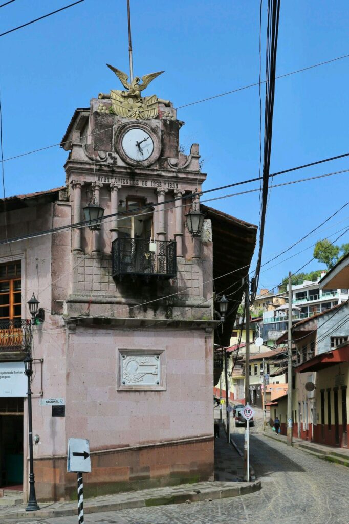 Semana Santa Mágica en Angangueo - reloj