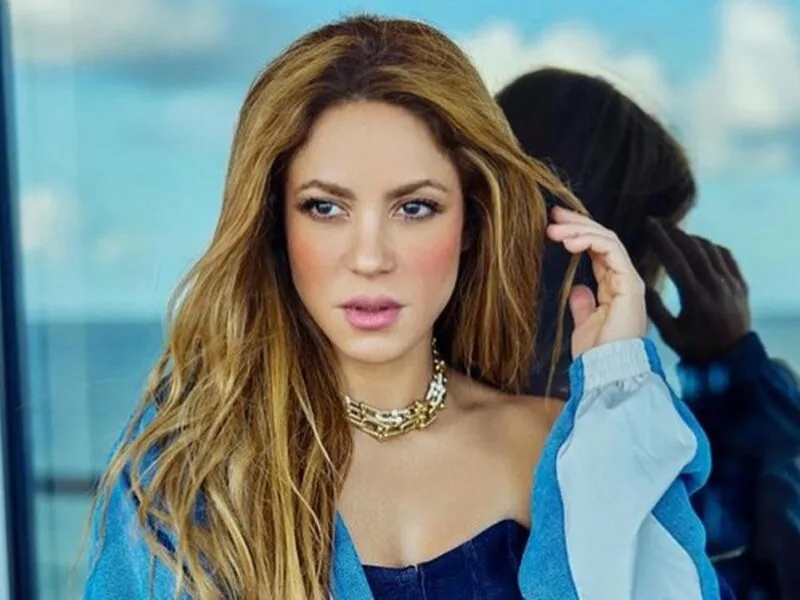 Shakira dedica tema a Piqué