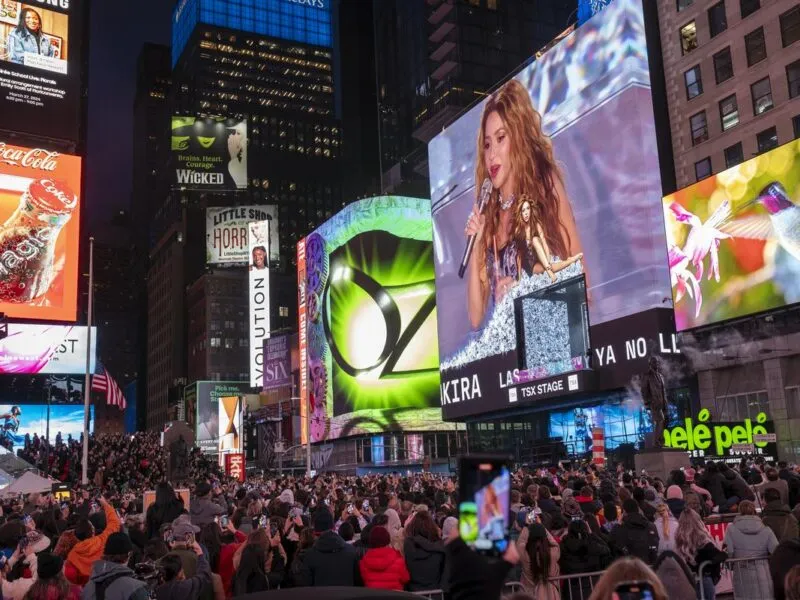 Shakira deslumbra con show gratuito en Times Square