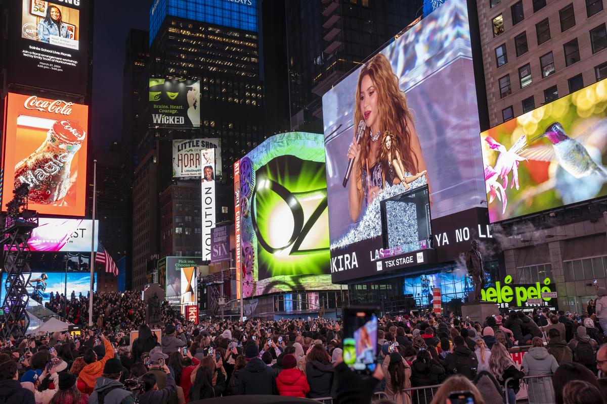 Shakira detiene Times Square con concierto