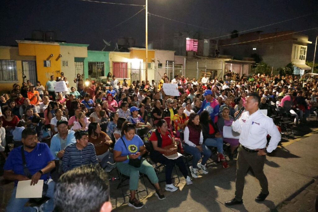 Torres Piña promete ser aliado de Villas del Pedregal en Morelia