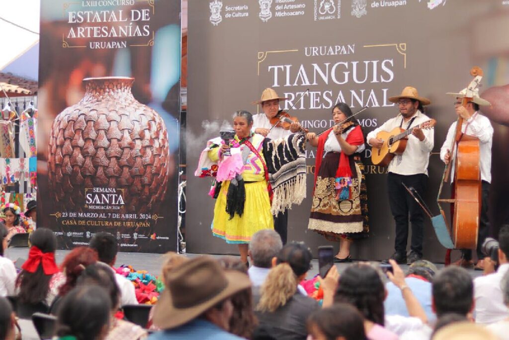 Vestimenta Mazahua de Cresencio Morales - Tianguis