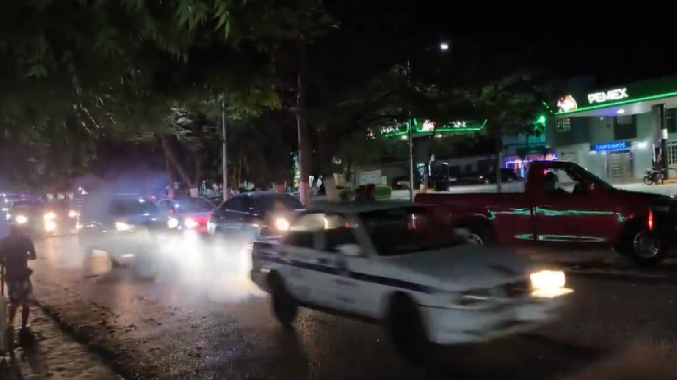 Reportan supuestas compras de pánico en gasolineras de Apatzingán