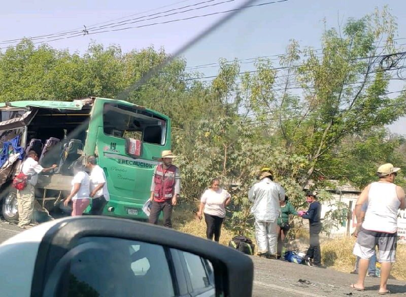 accidente de microbús deja saldo de 14 lesionados en Tarímbaro