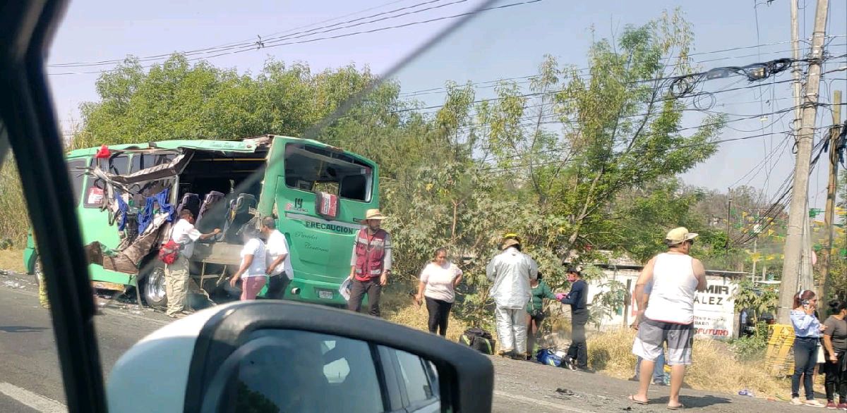 accidente de microbús deja saldo de 14 lesionados en Tarímbaro