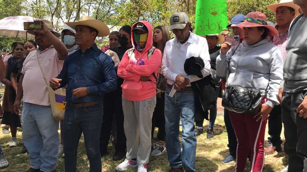 advierten conflicto entre comunidades por tierra en el lago