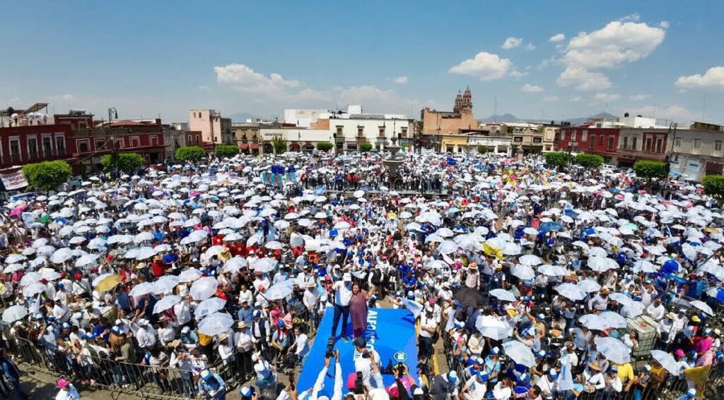 Alfonso Martínez realiza campaña con Xóchitl Gálvez en Morelia