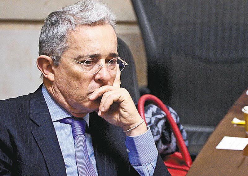 Álvaro Uribe denuncia persecución ante su juicio