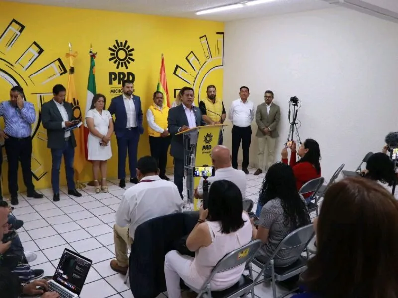 Por amenazas, renuncian cinco candidatos del PRD en Michoacán