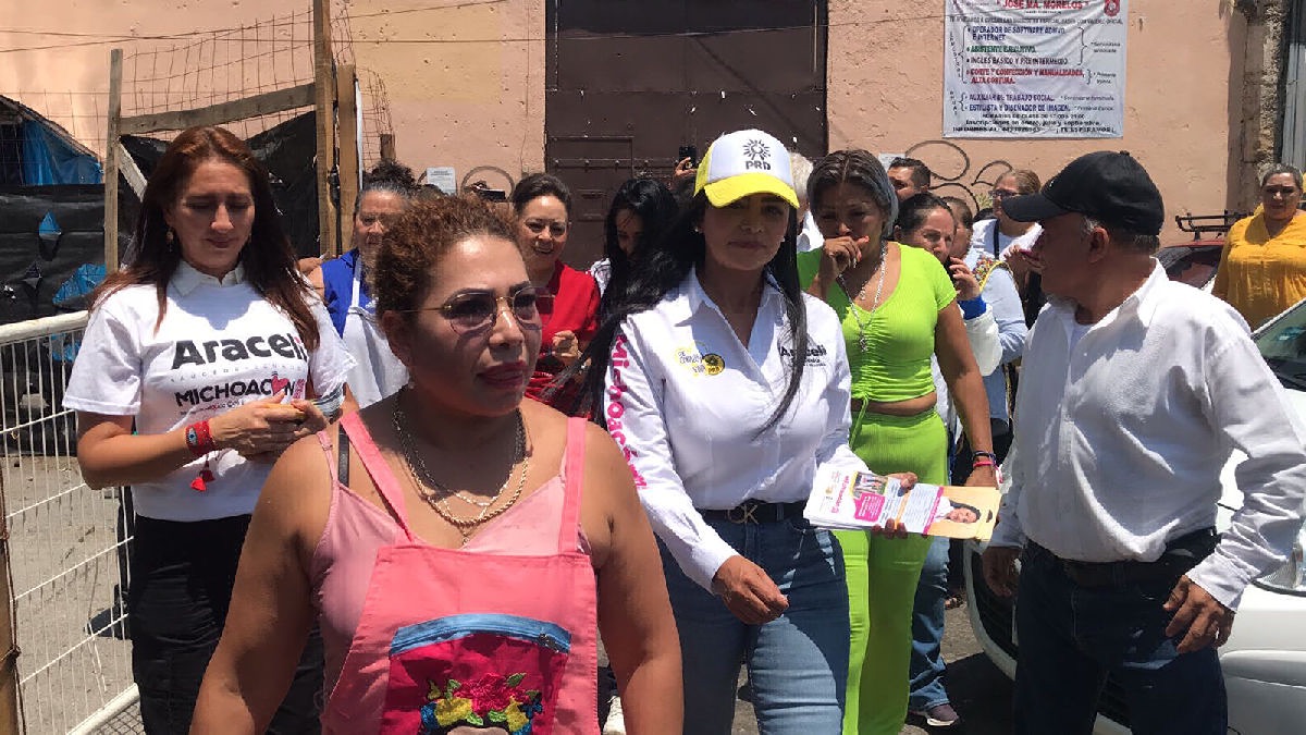 Araceli Saucedo sostiene encuentro con comerciantes de Morelia