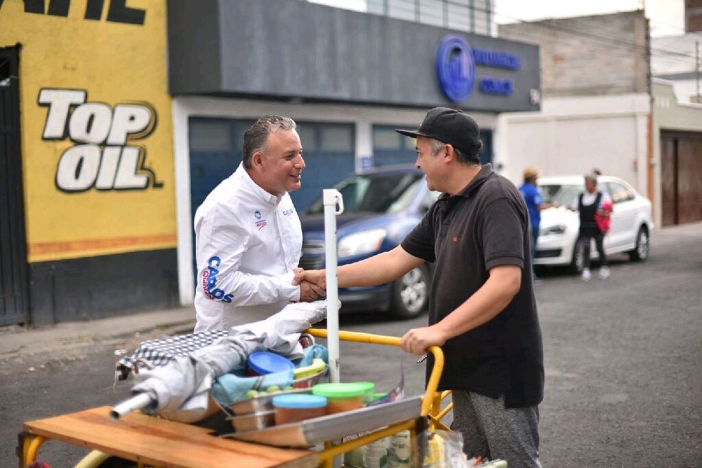 Carlos Quintana coincide con vecinos en tema de empleo en Morelia