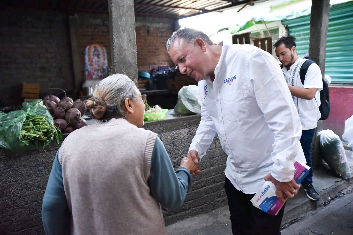 Carlos Quintana se compromete por legislar para los adultos mayores