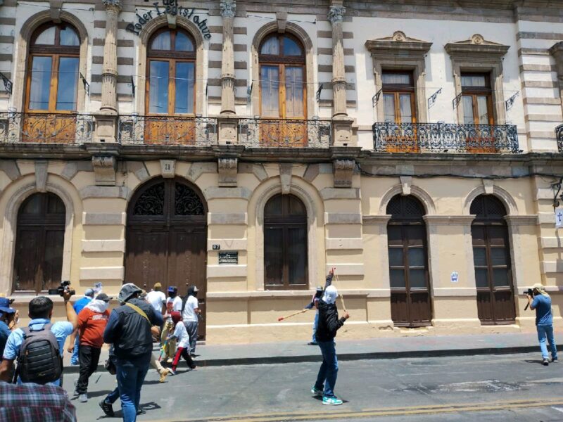 comuneros realizan actos violentos en protesta en Morelia