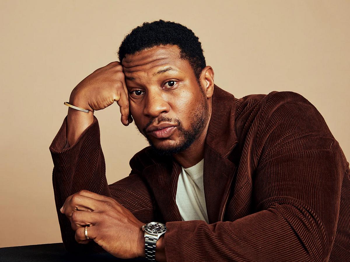 Jonathan Majors recibe libertad condicional y evita prisión por agresión